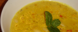 Rote Linsen-Suppe mit Ingwer und Kokosmilch